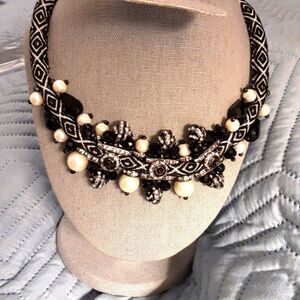 T&J DESIGNS Statement Necklace Cloth Beads Pearls White Stones  Choker 15"‎ NWOT